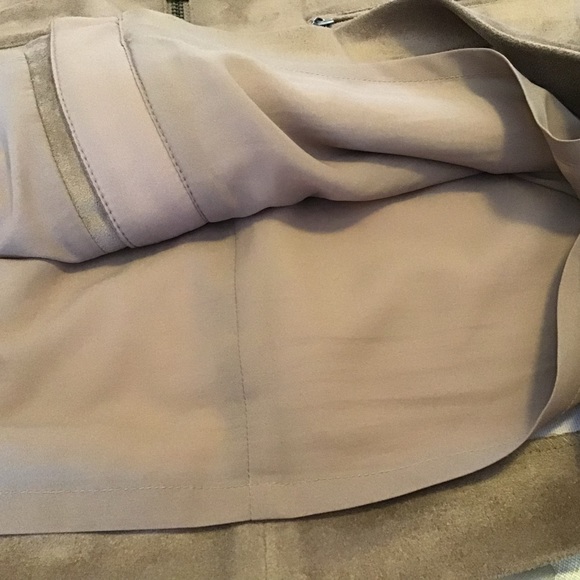 BCBG MAXAZRIA skirt, size small, leather like material, light brown - Picture 11 of 12